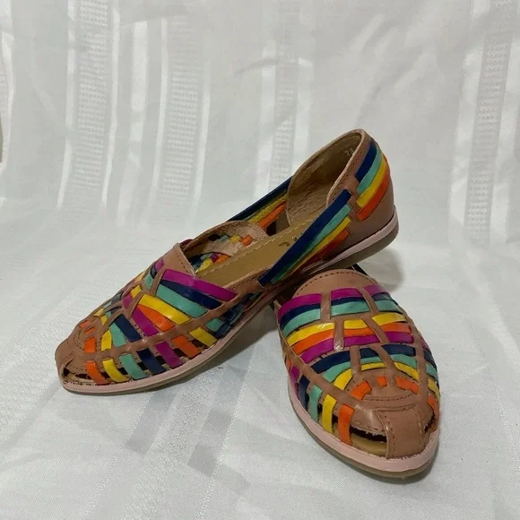 Traditional multi color sandals - Picture 1 of 5